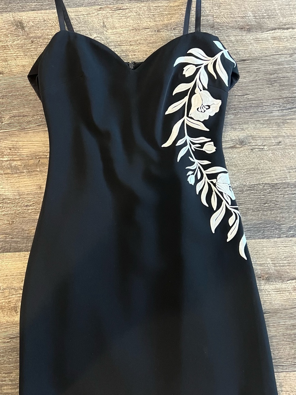 Cinq à Sept Black cocktail Dress with Ivory Floral Embroidery - Size 6